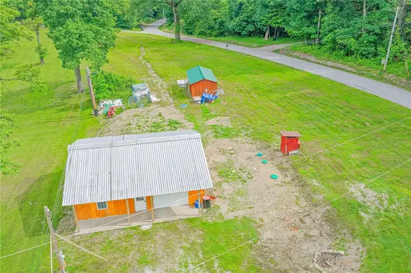 325 Oakdale Road, Darlington, PA 16115