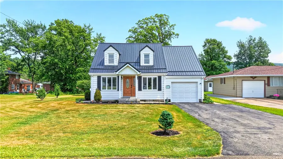 160 Elizabeth St, Hopwood, PA 15445 - #2