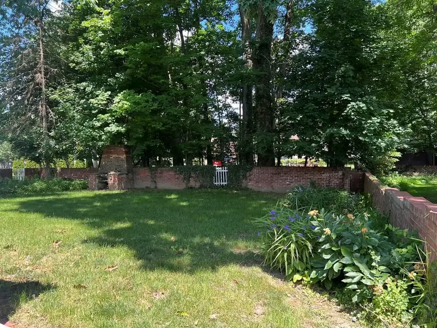 105 E Englewood Avenue, New Castle, PA 16105 - #3