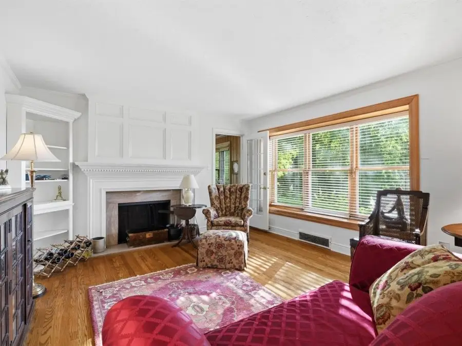 401 Neulon Ave, Mount Lebanon, PA 15216 - #2