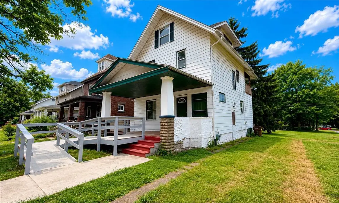 688 S Oakland Ave, Sharon, PA 16146 - #1