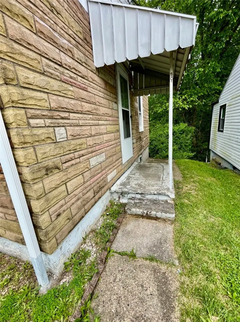 141 Carroll St, Aliquippa, PA 15001 - #2