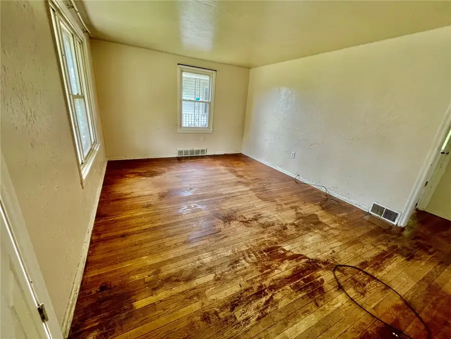 141 Carroll St, Aliquippa, PA 15001 - #3
