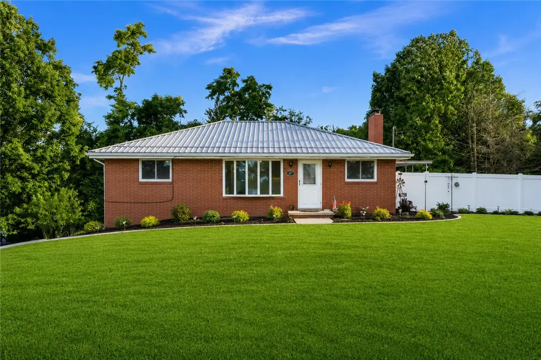 27 Washington Ave, Hickory, PA 15340 - #1