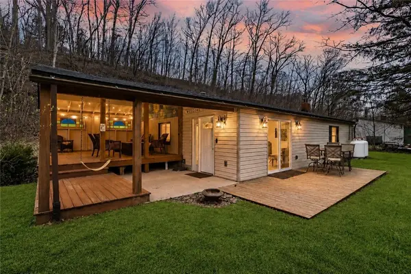142 Twin Lakes Dr, Zelienople, PA 16063