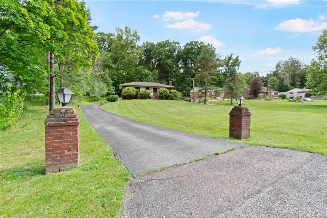 215 Arborwood Dr, Gibsonia, PA 15044 - #1