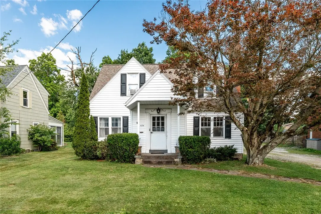 424 N Center St, Grove City, PA 16127 - #1