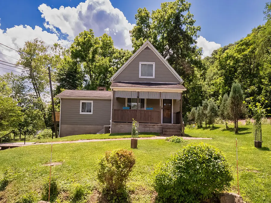 2 Ferry Street, East Vandergrift, PA 15629 - #2