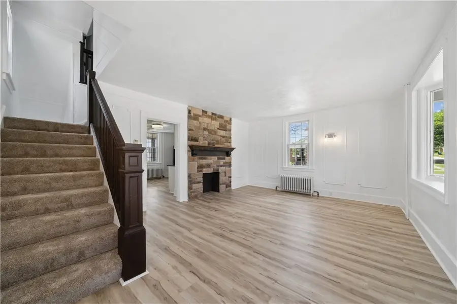 302 N 6th St, Youngwood, PA 15697 - #3
