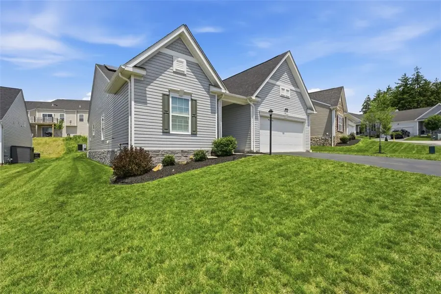 812 Curtman Ct, New Kensington, PA 15068 - #2