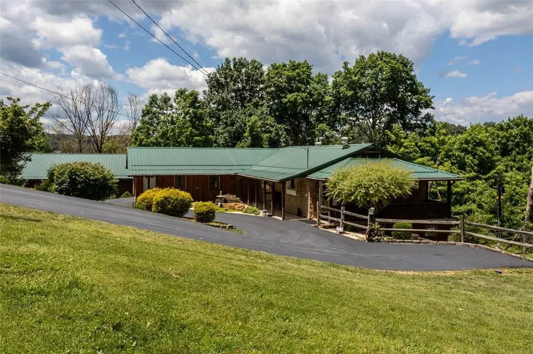 996 N. Bluff Drive, New Kensington, PA 15068 - #1