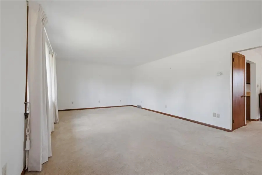 180 Koehler Dr, Sharpsville, PA 16150 - #2