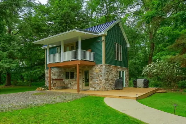 482 Shadyrest Rd, Ellwood City, PA 16117