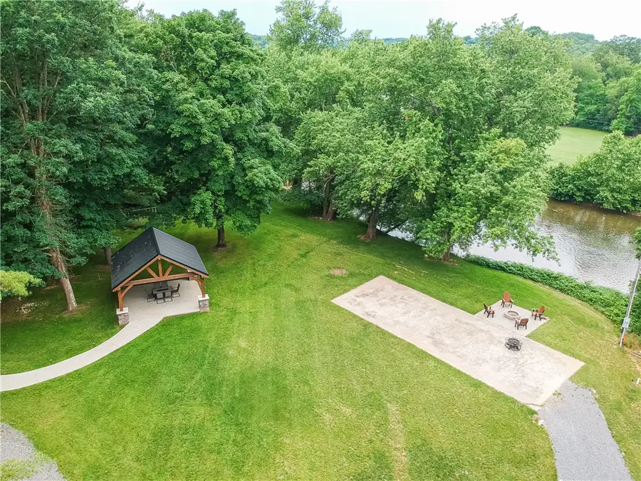 482 Shadyrest Rd, Ellwood City, PA 16117 - #3