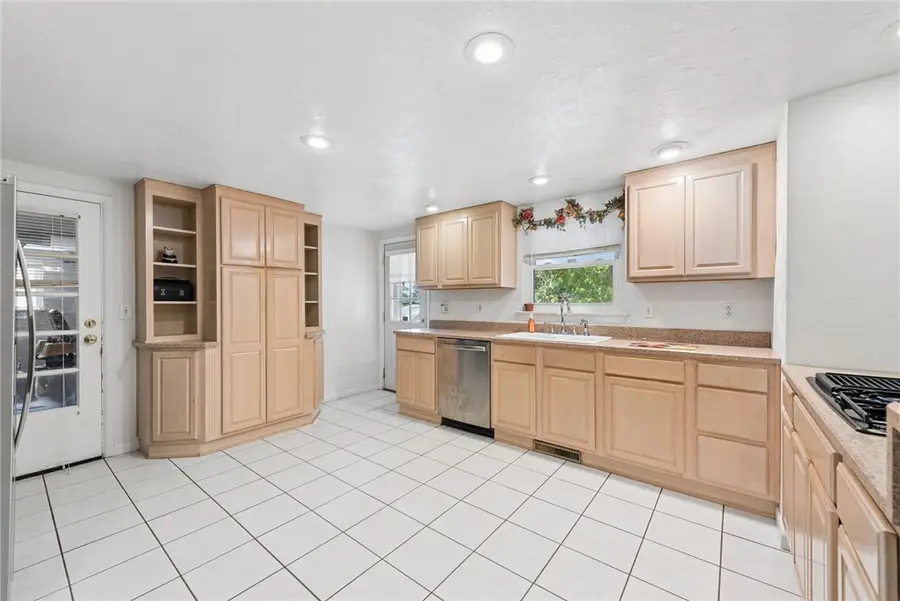 1760 Morris Ave, Irwin, PA 15642 - #3