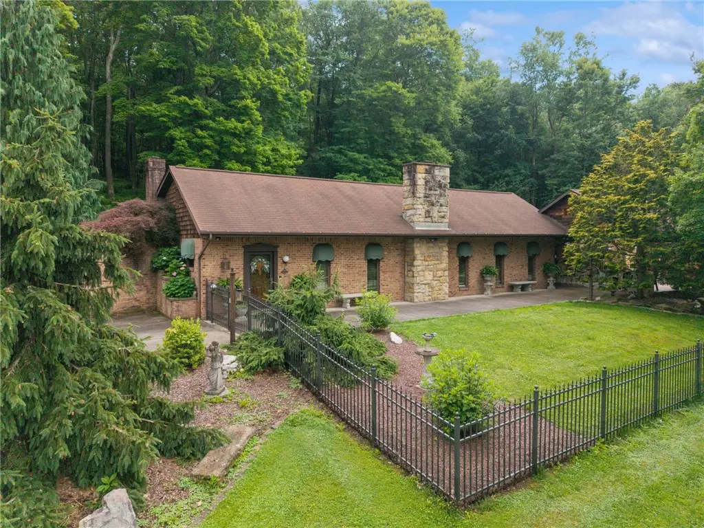100 Lee Ln, Leechburg, PA 15656 - #1