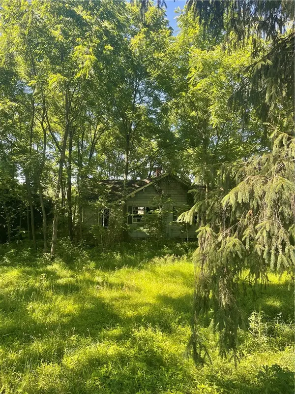 102 Watters Station Rd, Evans City, PA 16033