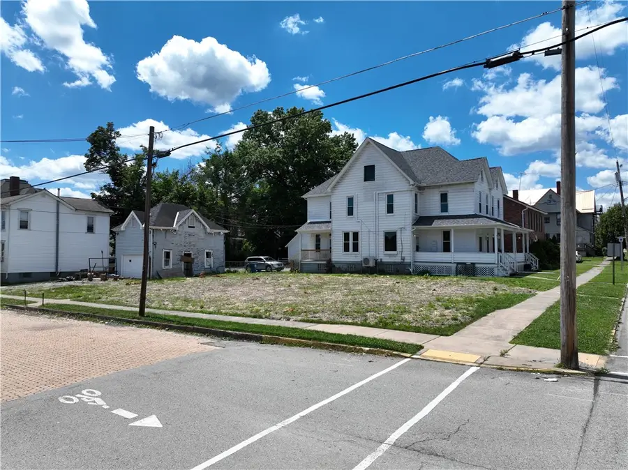 303 Loucks Ave, Scottdale, PA 15683 - #2
