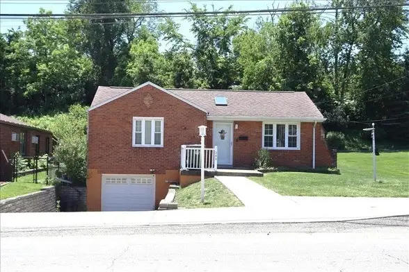 390 Streets Run Rd, Pittsburgh, PA 15236