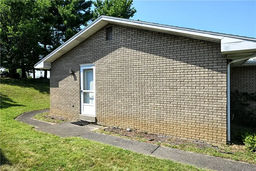20 Jefferson Drive, Monessen, PA 15062 - #3