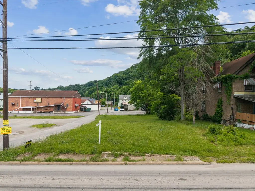 1025 1st St, Vandergrift, PA 15690 - #1