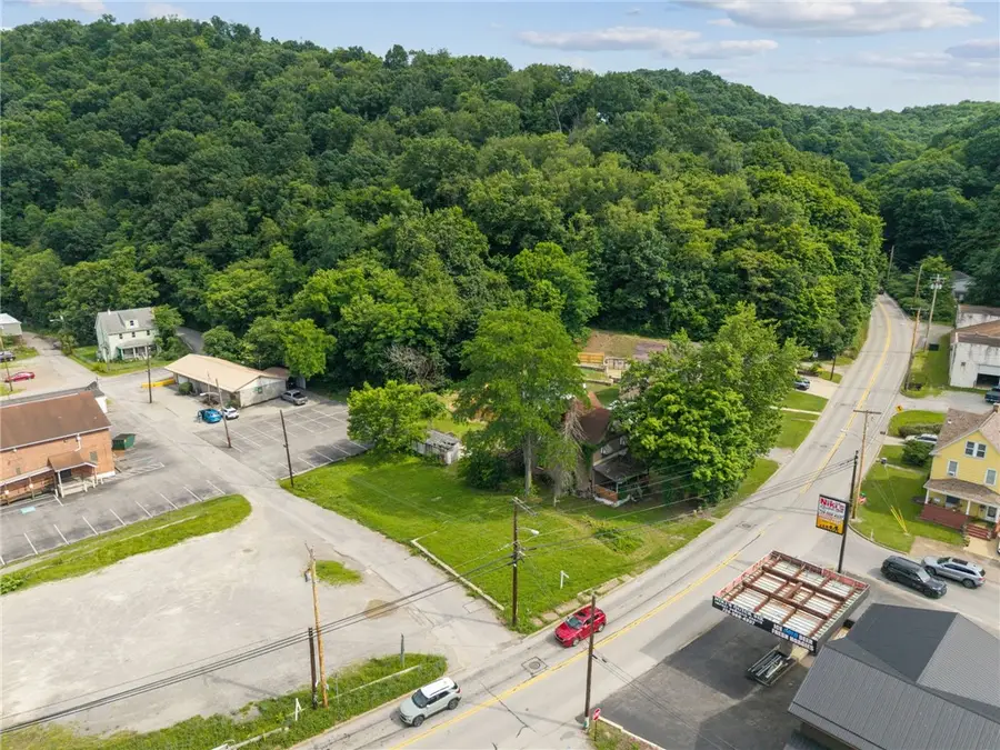 1025 1st St, Vandergrift, PA 15690 - #3