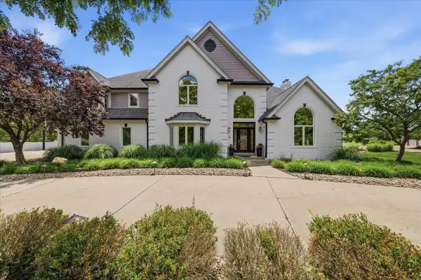 190 Silver Creek Drive, Mars, PA 16046