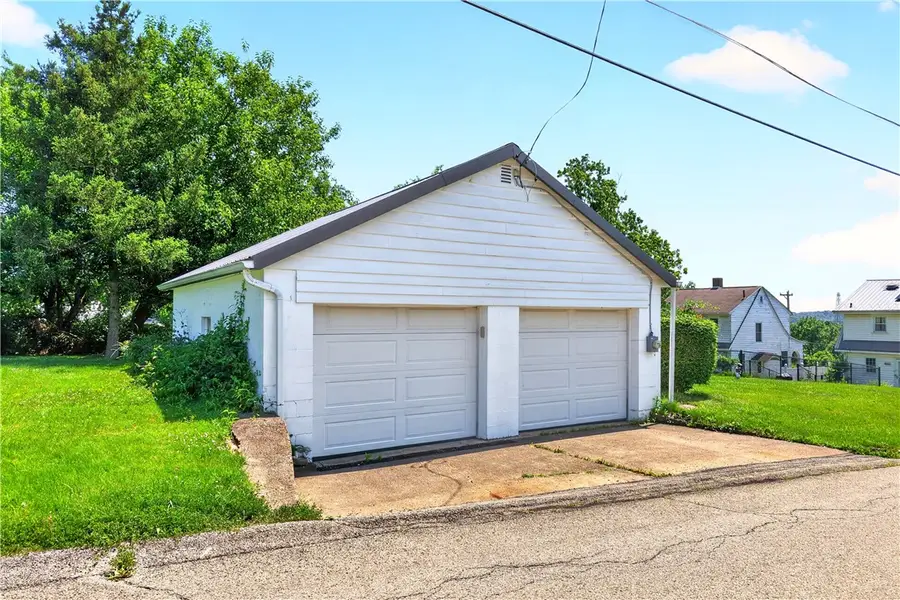 781 Elk Ave., Rochester, PA 15074 - #2