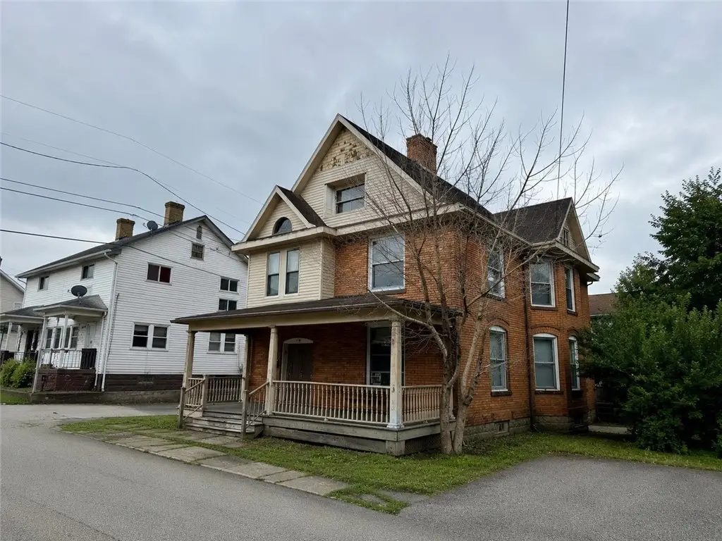 208 S Prospect St, Connellsville, PA 15425 - #1