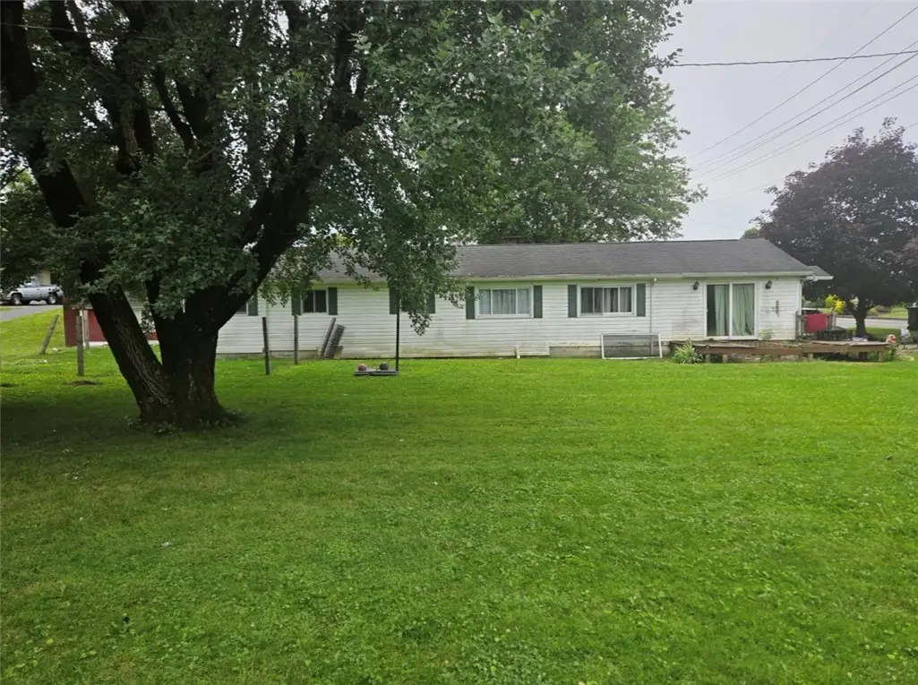 426 N Walnut St, Ligonier, PA 15658 - #1