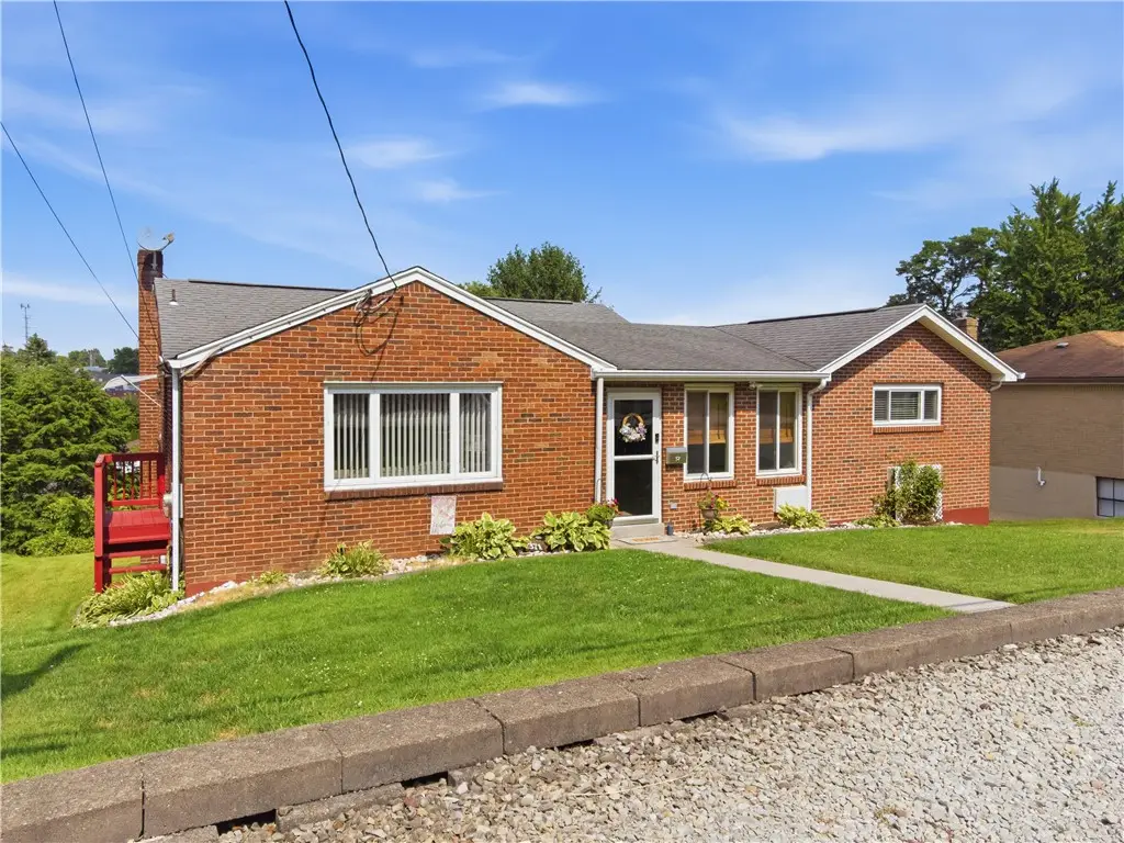 371 Niagara Dr, Irwin, PA 15642 - #1