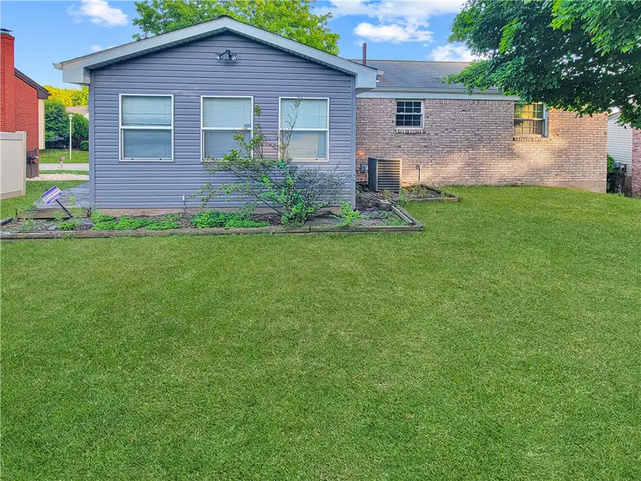 4011 Firethorn Dr, Kennedy, PA 15136 - #2
