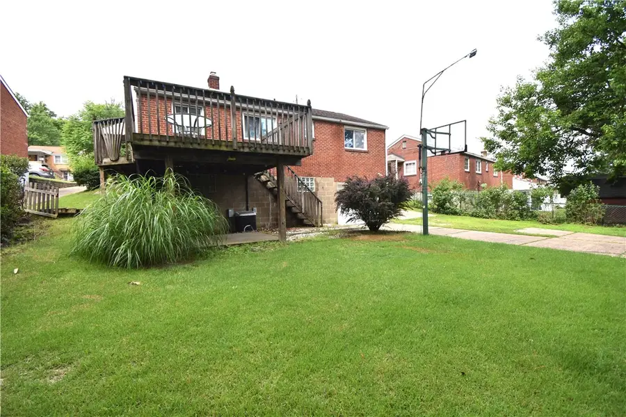 1031 Alquin St, McKeesport, PA 15133 - #2