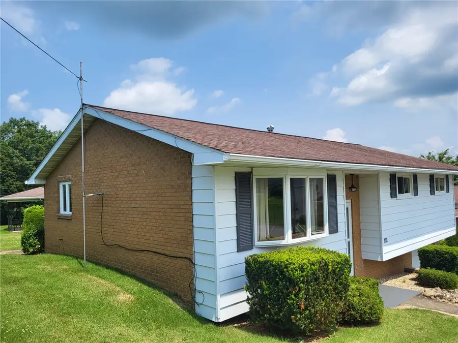 332 W Keeling Ave, Derry, PA 15627 - #2