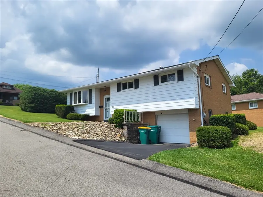 332 W Keeling Ave, Derry, PA 15627 - #3
