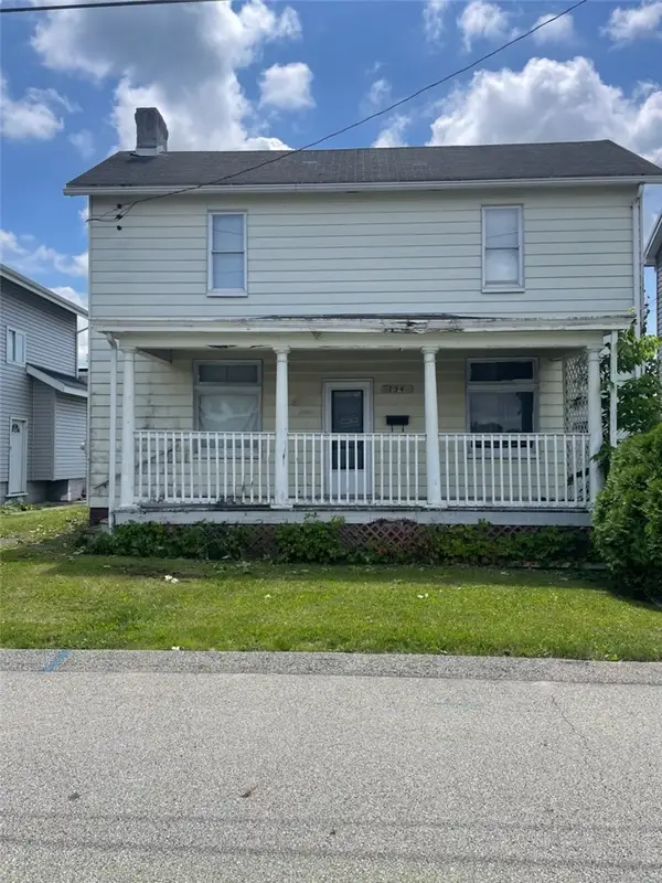 734 Park St, California, PA 15419