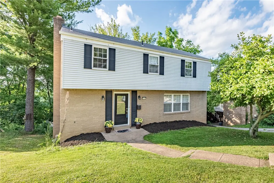 1361 Pesavento Dr, Bridgeville, PA 15017 - #1