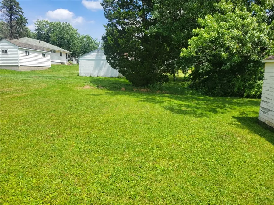 913 Indiana Ave, Farrell, PA 16121 - #2