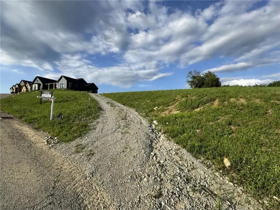 2094 Totteridge Dr, Greensburg, PA 15601 - #2