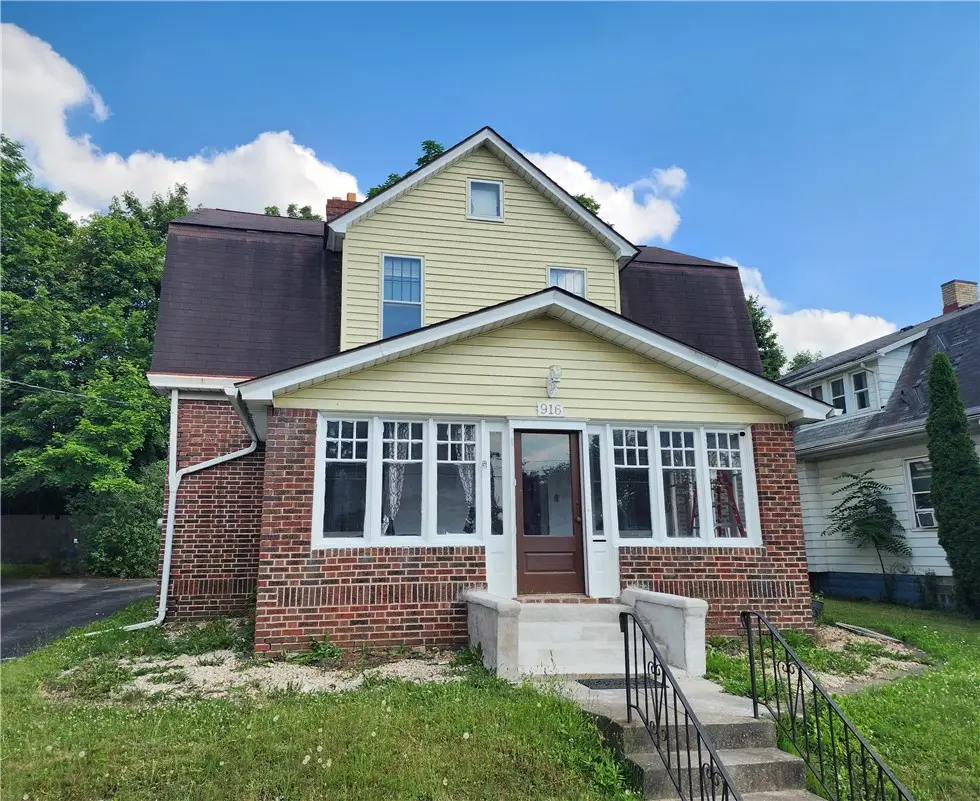 916 Harrison St, New Castle, PA 16101 - #1