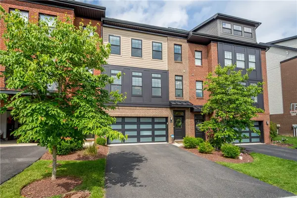 208 Kousa Ln, Venetia, PA 15367