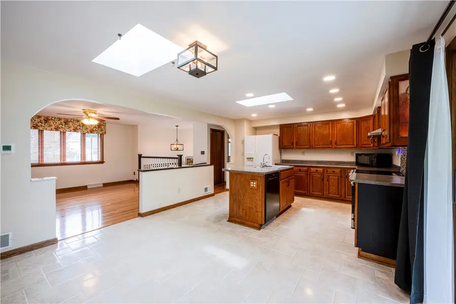241 Laurel Dr, Greensburg, PA 15601 - #2