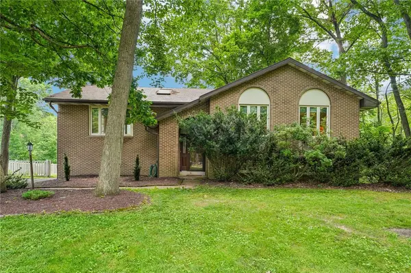 129 Green Forest Dr, Baden, PA 15005