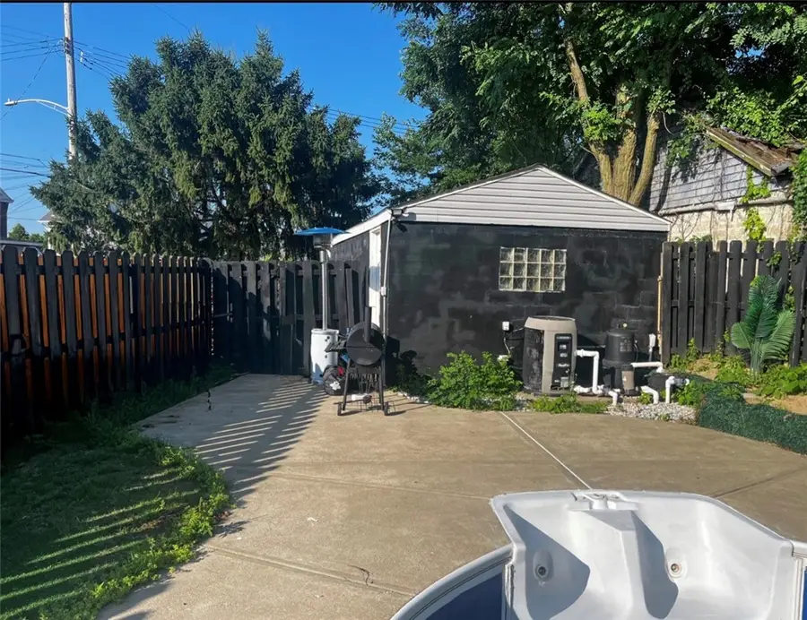 409 Vine St, Homestead, PA 15120 - #3