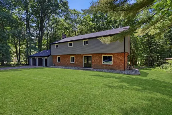 208 Lynwood Dr, Greenville, PA 16125