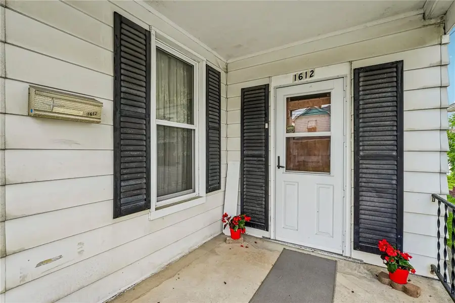 1612 Hanna St, New Castle, PA 16102 - #2