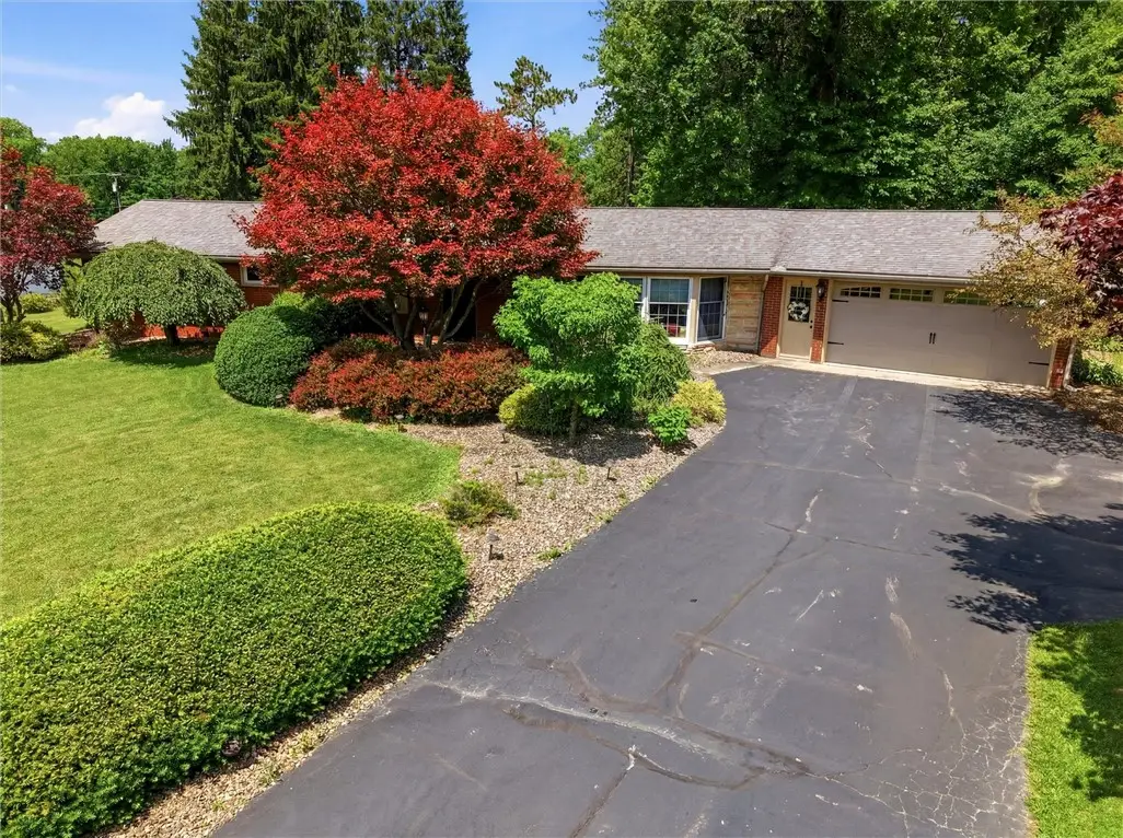 13 Penderyn Dr, West Middlesex, PA 16159 - #1