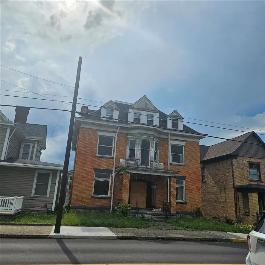 506 S Pittsburgh St, Connellsville, PA 15425 - #1