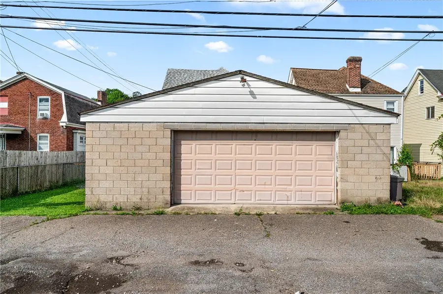 444 Russellwood Ave, McKees Rocks, PA 15136 - #2