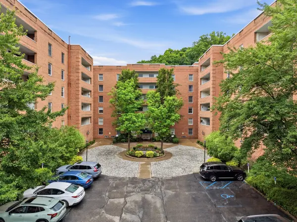 302 Fox Chapel Road #606, Pittsburgh, PA 15238